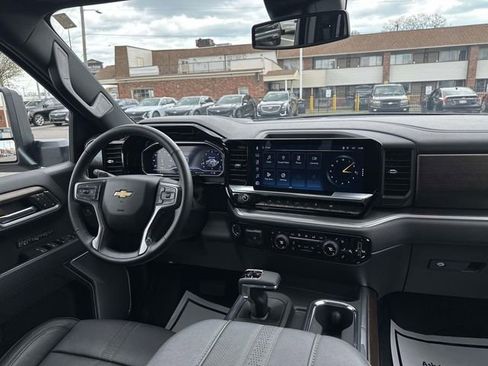Used 2025 Chevrolet Silverado 1500 High Country w/ High Country Premium Package AWD/4WD image 31
