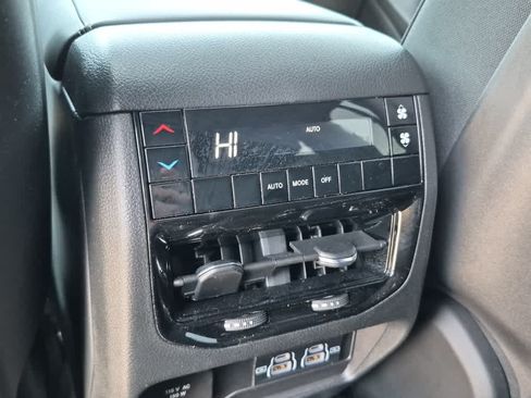 Used 2025 Jeep Grand Cherokee L Altitude AWD/4WD image 9