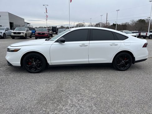 Used 2025 Honda Accord SE image 8