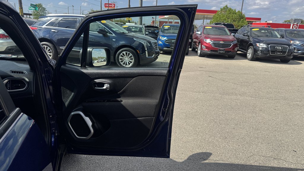 Used 2021 Jeep Renegade Latitude FWD image 25