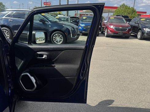 Used 2021 Jeep Renegade Latitude FWD image 25