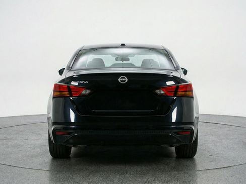 Used 2025 Nissan Altima 2.5 SV FWD image 7
