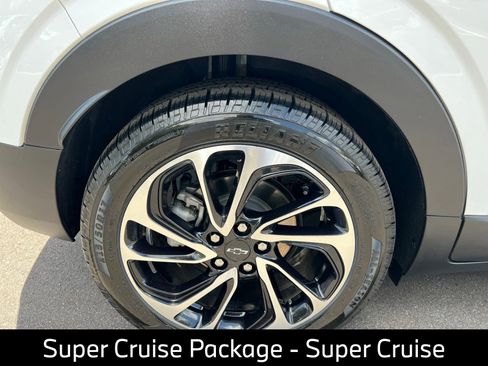 Used 2022 Chevrolet Bolt EUV Premier w/ Super Cruise Package FWD image 12