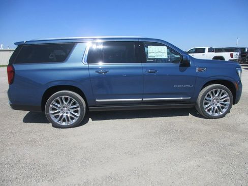 New 2026 GMC Yukon XL Denali image 3