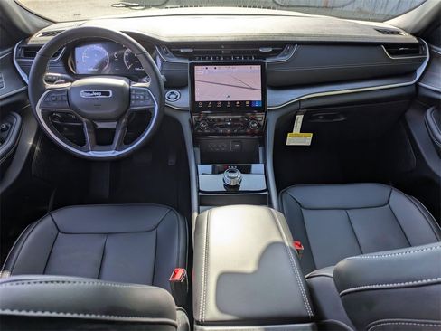 New 2025 Jeep Grand Cherokee Limited image 28