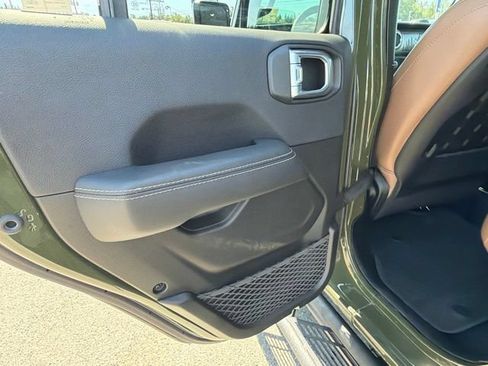 Used 2023 Jeep Gladiator Rubicon AWD/4WD image 15