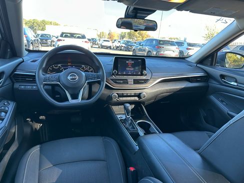 Used 2024 Nissan Altima 2.5 SV image 10