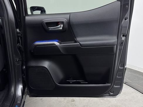 Used 2020 Toyota Tacoma TRD Sport RWD image 29
