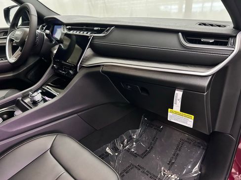 New 2025 Jeep Grand Cherokee Limited image 24