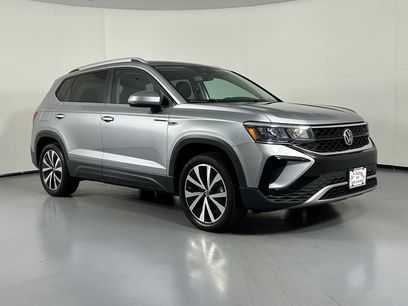 Used 2022 Volkswagen Taos SE w/ Panoramic Sunroof Package