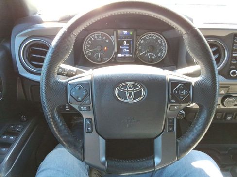 Used 2022 Toyota Tacoma TRD Off-Road w/ Technology Package image 25