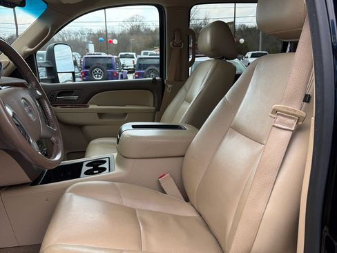 Used 2013 GMC Yukon XL 2500 SLT w/ SLT-2 Equipment Package image 14