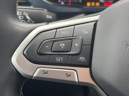 Used 2024 Volkswagen Taos SE image 18