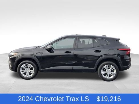 Used 2024 Chevrolet Trax LS image 2