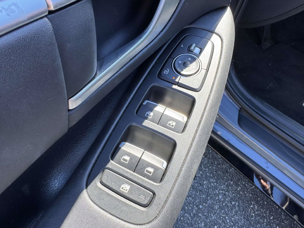 Used 2025 Hyundai Sonata SEL FWD image 17