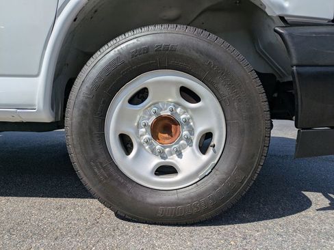 Used 2024 Chevrolet Express 2500 RWD image 12