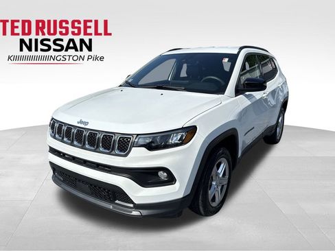 Used 2024 Jeep Compass Latitude image 1