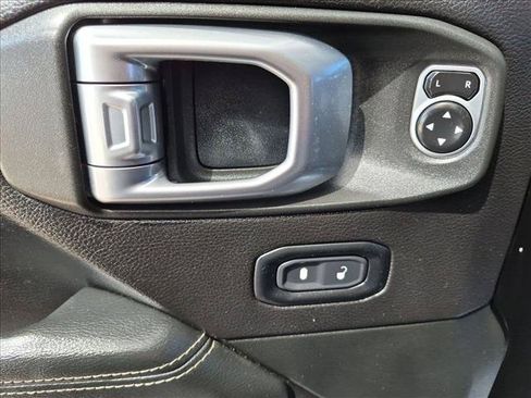 Used 2019 Jeep Wrangler Unlimited Sahara AWD/4WD image 28