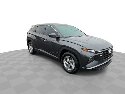 Used 2023 Hyundai Tucson SE image 2