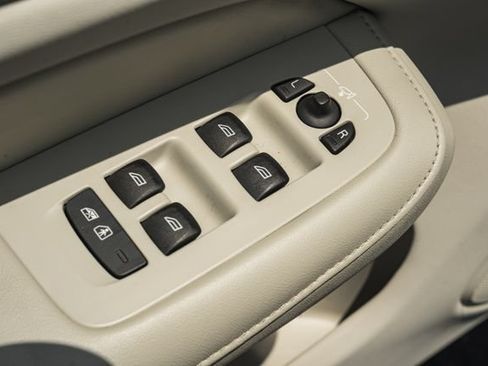 Certified 2024 Volvo S60 B5 Plus AWD/4WD image 35