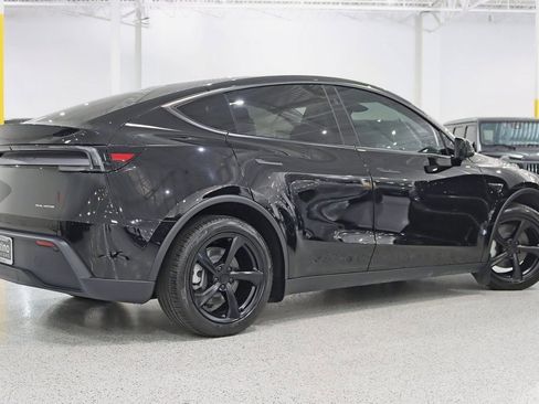 Used 2026 Tesla Model Y AWD image 9