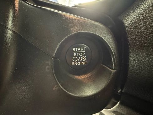 Used 2018 Jeep Renegade Trailhawk w/ Cold Weather Group II image 17