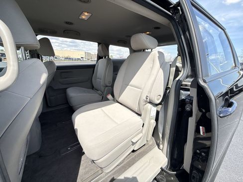 Used 2015 Kia Sedona L FWD image 18