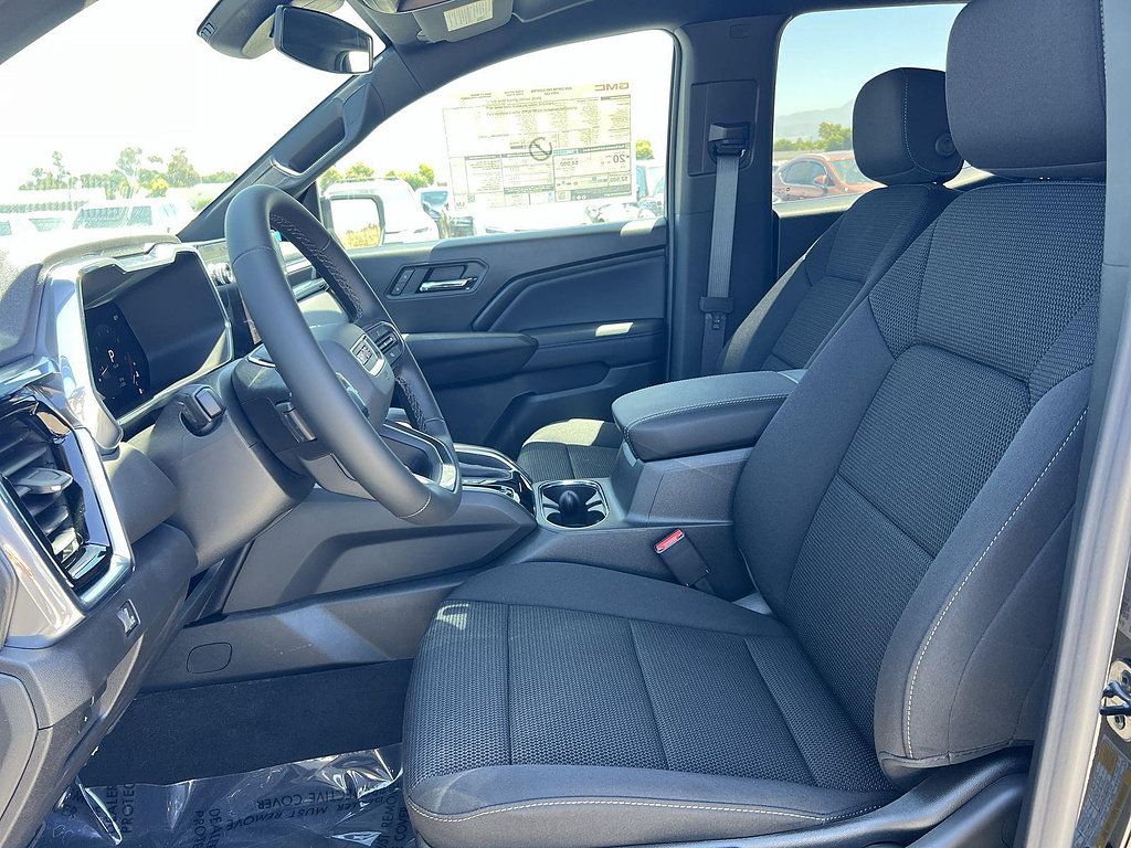 New 2026 GMC Canyon Elevation w/ LPO, Black Badging Package RWD image 23