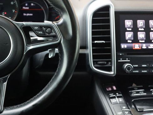 Used 2018 Porsche Cayenne AWD/4WD image 36