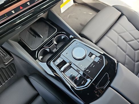 New 2026 BMW 550e xDrive w/ Premium Package image 25