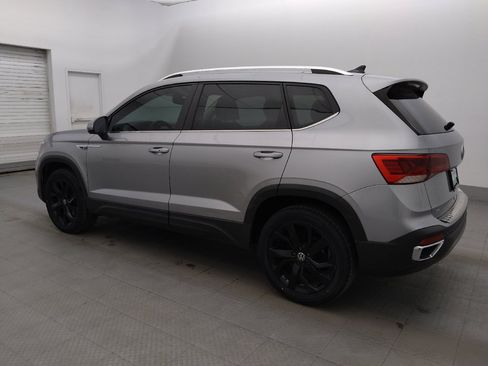 Used 2023 Volkswagen Taos SE w/ Panoramic Sunroof Package FWD image 3