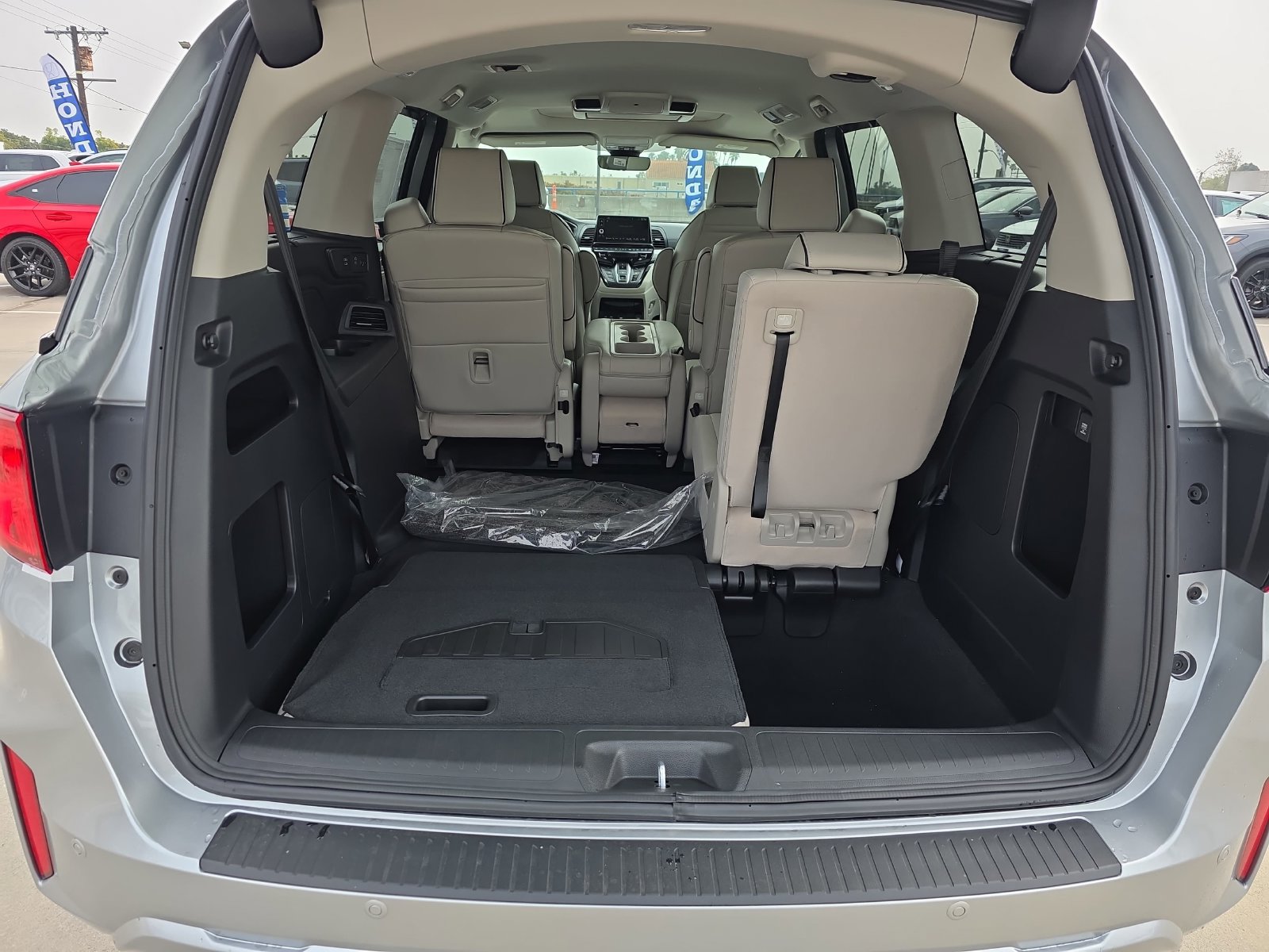 New 2026 Honda Odyssey Touring image 12