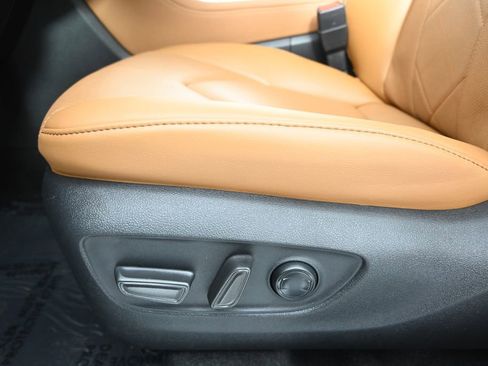 Used 2025 Toyota Highlander Platinum AWD/4WD image 23