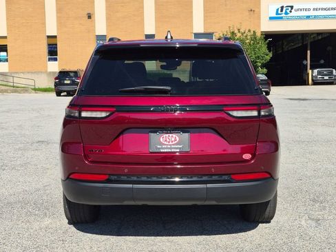 Certified 2023 Jeep Grand Cherokee Altitude AWD/4WD image 4