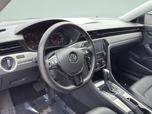 Used 2021 Volkswagen Passat 2.0T SE FWD image 9