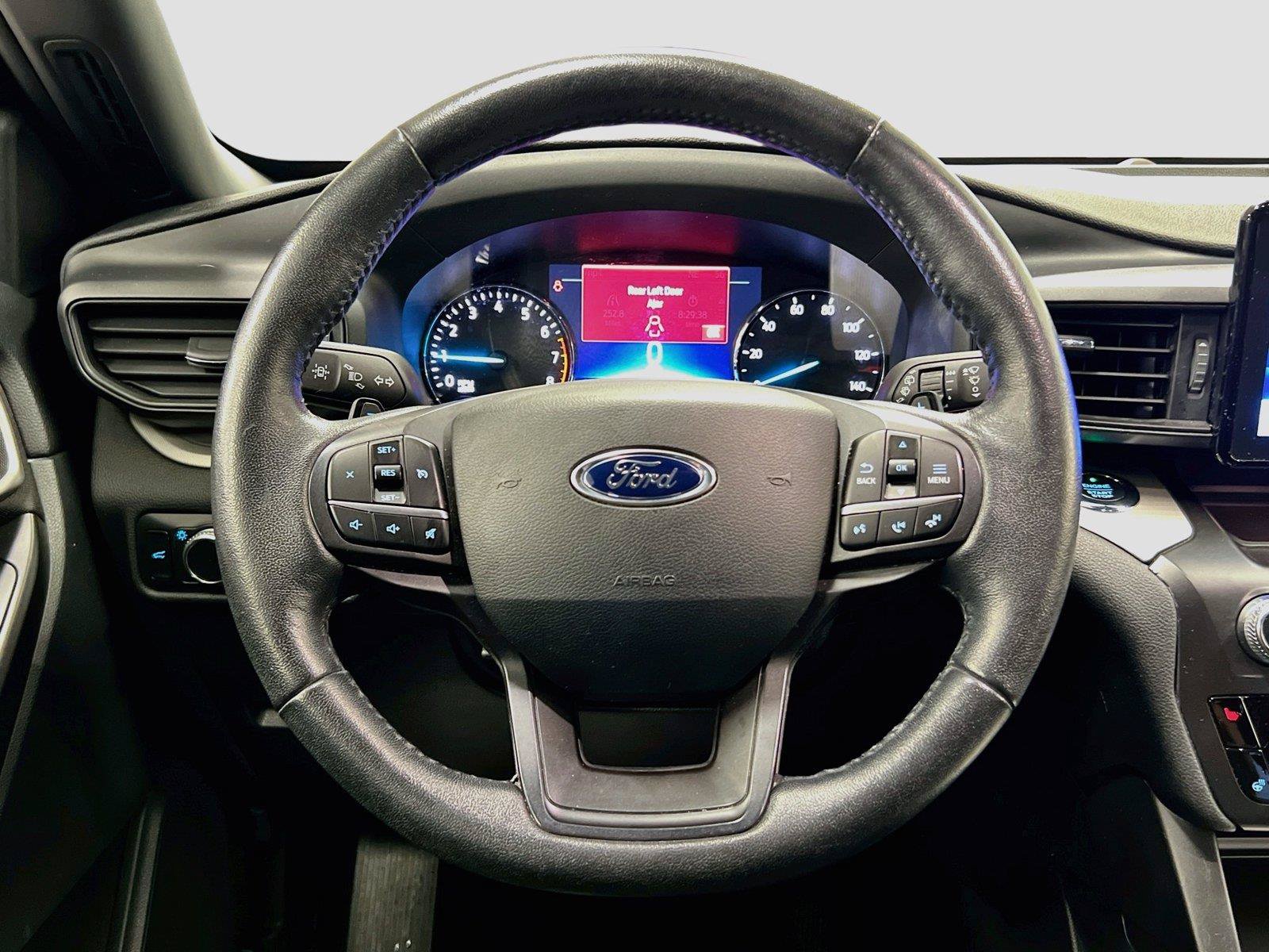 Used 2020 Ford Explorer XLT w/ Comfort Package AWD/4WD image 17