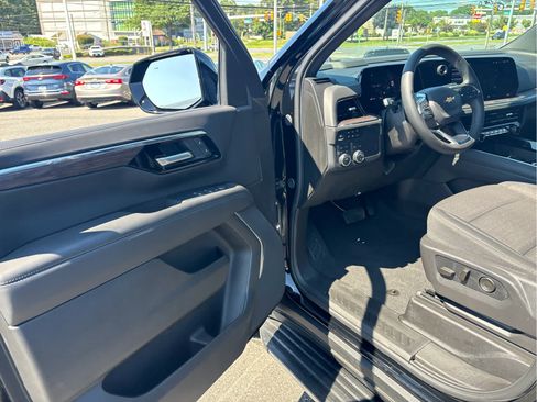 Certified 2025 Chevrolet Tahoe LS w/ LPO, Dark Essentials Package AWD/4WD image 9