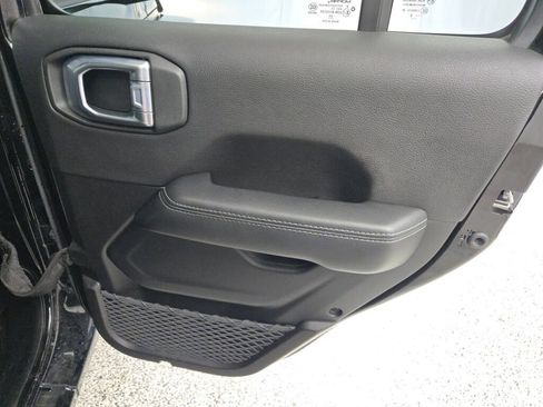 Used 2023 Jeep Wrangler Unlimited Sahara AWD/4WD image 8