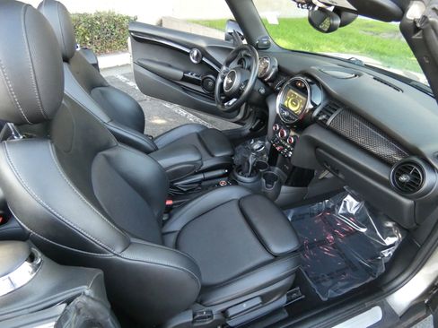 Used 2018 MINI Cooper S w/ Premium Package image 24