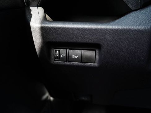 Used 2021 Toyota RAV4 LE AWD/4WD image 30
