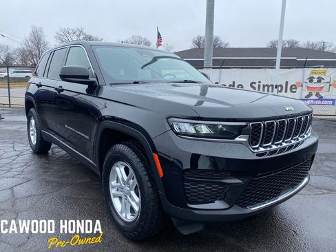 Used 2023 Jeep Grand Cherokee Laredo image 1