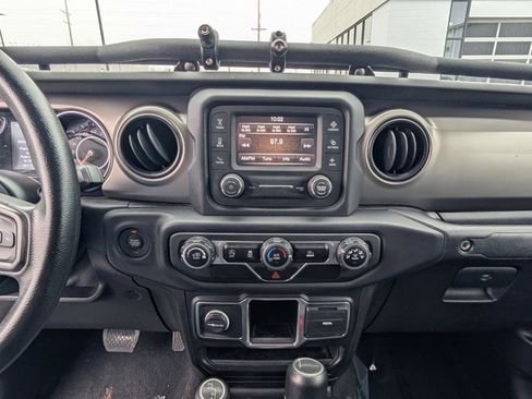 Used 2020 Jeep Gladiator Sport image 16