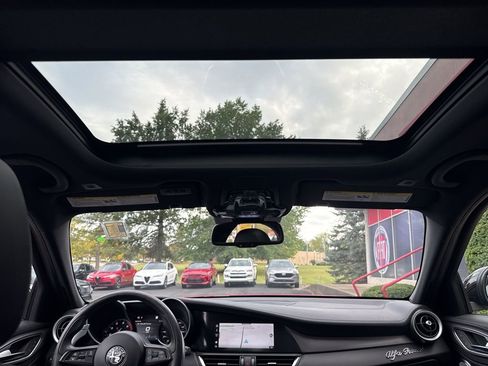 Used 2022 Alfa Romeo Giulia Veloce image 42