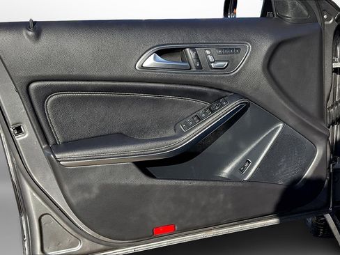 Used 2019 Mercedes-Benz GLA 250 4MATIC image 24