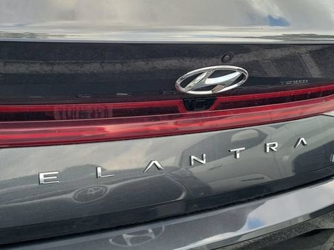 Used 2023 Hyundai Elantra Limited FWD image 5