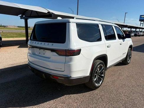 Used 2022 Jeep Wagoneer Series III w/ Premium Group I AWD/4WD image 5