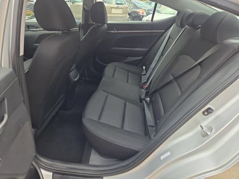 Used 2018 Hyundai Elantra SE image 16