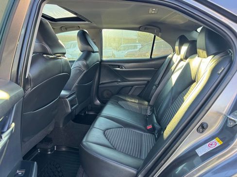 Used 2018 Toyota Camry SE w/ Moonroof Package image 14