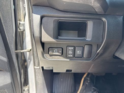 Used 2019 Toyota Tacoma TRD Sport AWD/4WD image 30