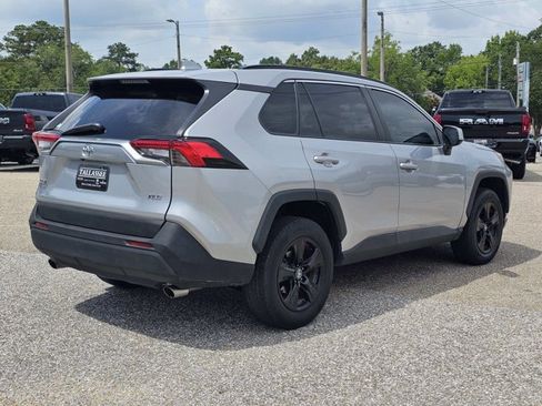 Used 2021 Toyota RAV4 XLE FWD image 8